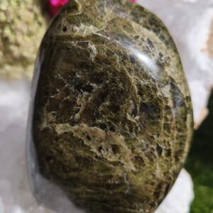 diopside bloc forme libre de 830g