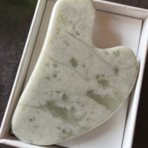 jade vert gua sha