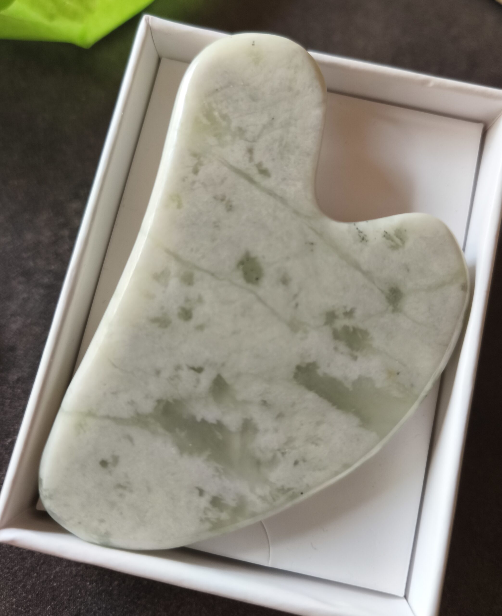 jade vert gua sha
