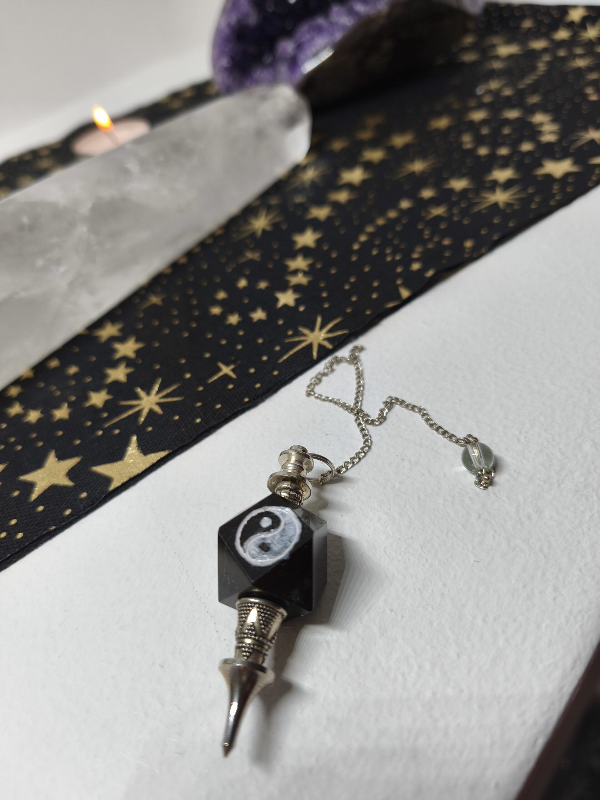 tourmaline pendule hexagonal yin-yang