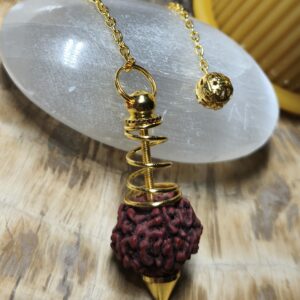 Pendule doré avec graine de rudraksha