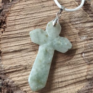 jade pendentif croix