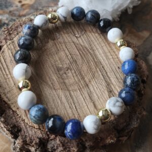 Dumortiérite / Howlite bracelet perles dorées