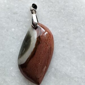 Jaspe polychrome pendentif forme libre