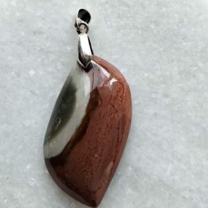 Jaspe polychrome pendentif forme libre