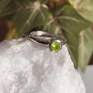 Péridot bague taille 56