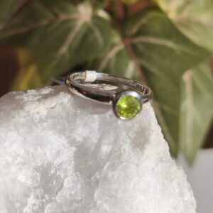 Péridot bague taille 56
