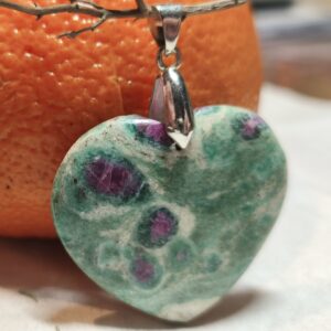 zoïsite pendentif coeur