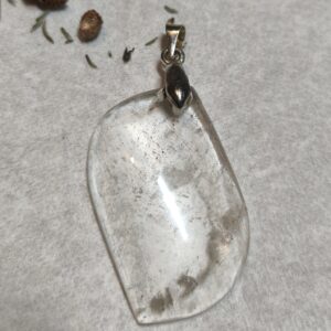 cristal de roche pendentif forme libre