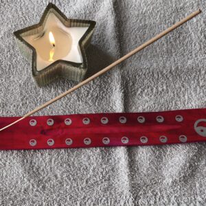 support à encens baton en bois rose yin yang