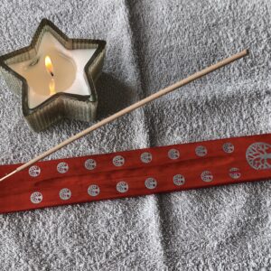 support à encens baton en bois rouge arbre de vie