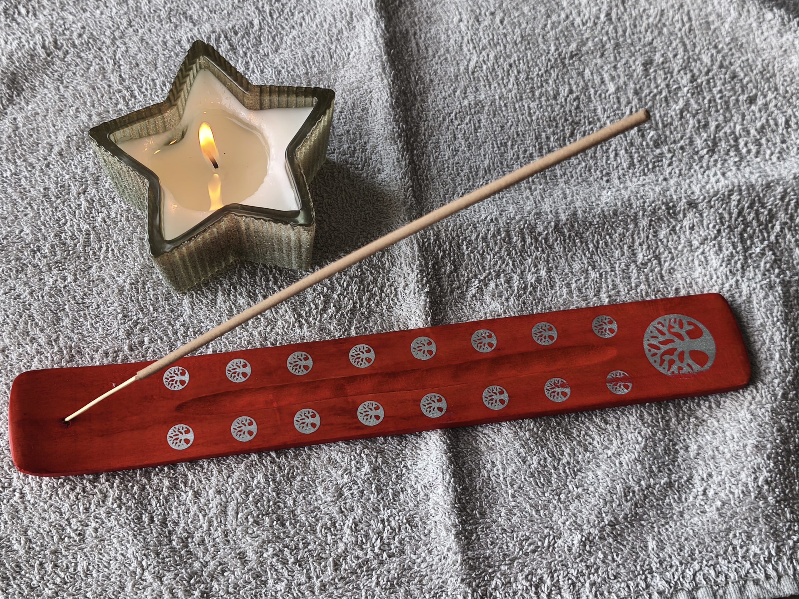 support à encens baton en bois rouge arbre de vie