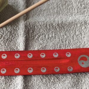 support à encens baton en bois rouge yin yang