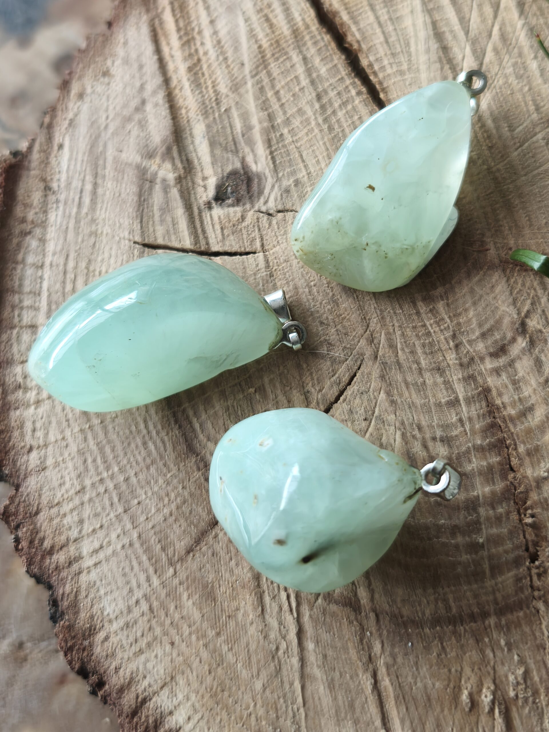 préhnite pendentif forme libre