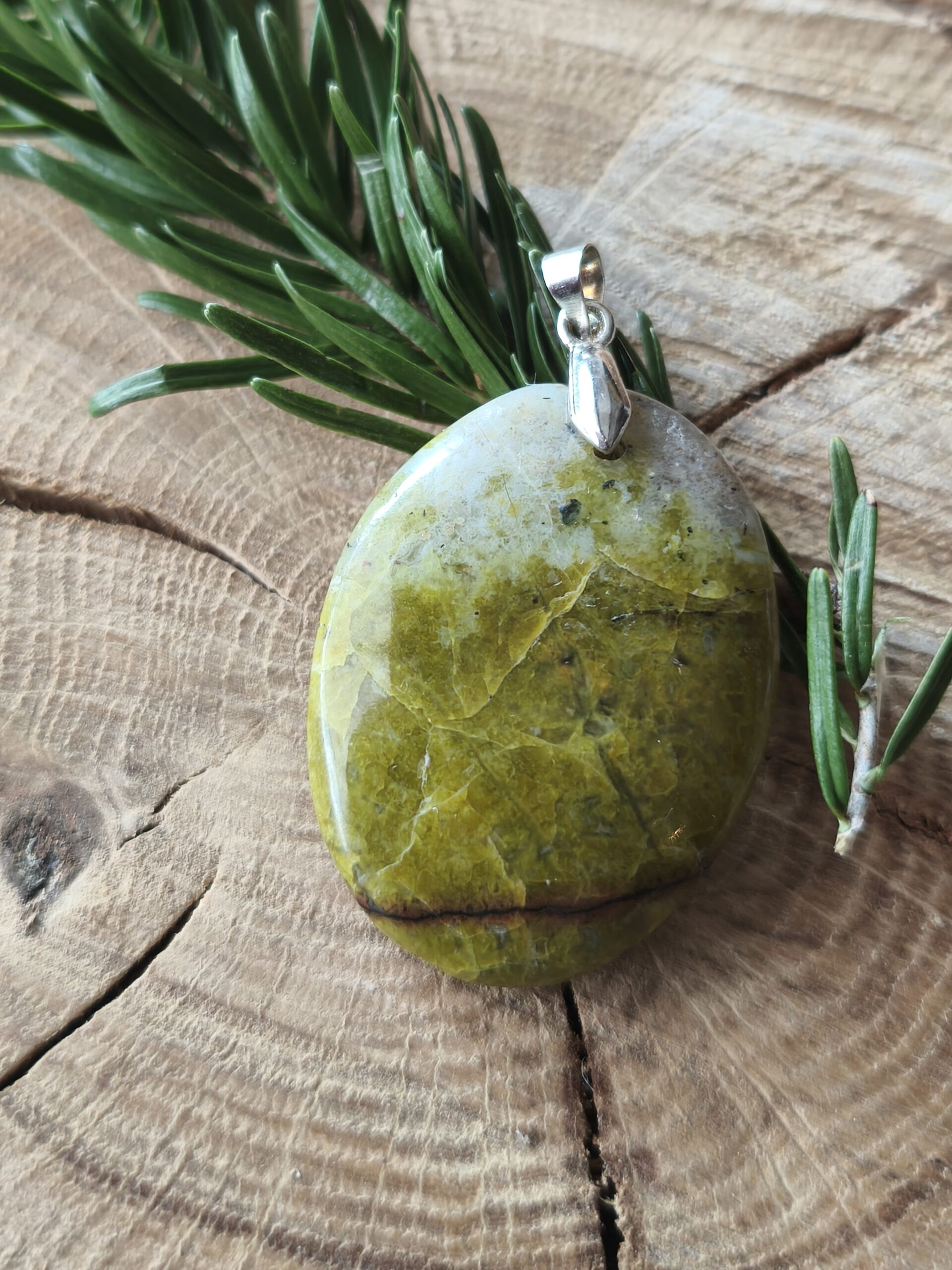 opale verte pendentif ovale