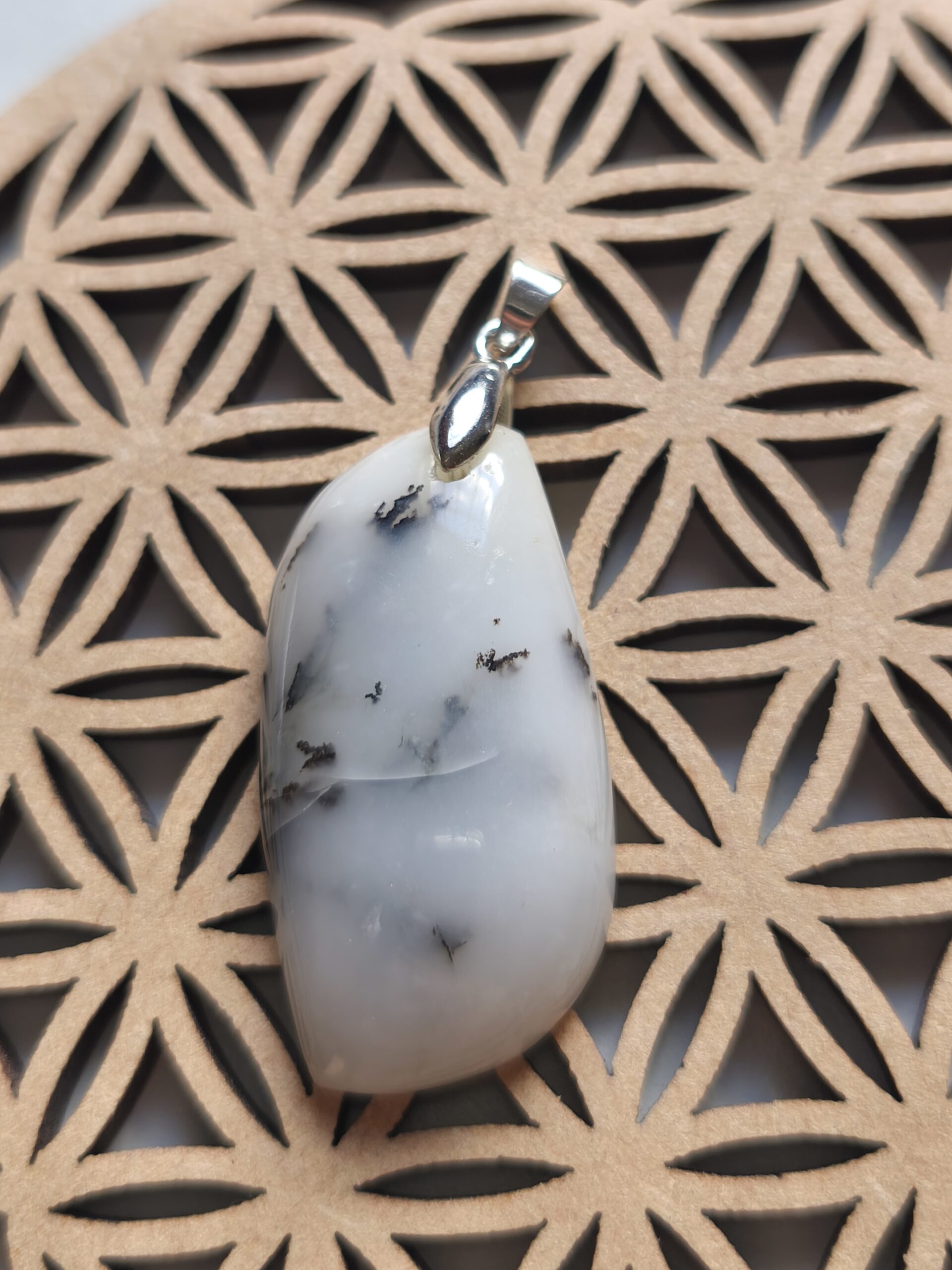 Merlinite pendentif forme libre