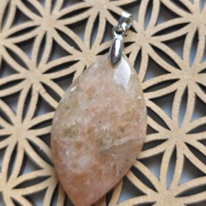 pierre de soleil pendentif